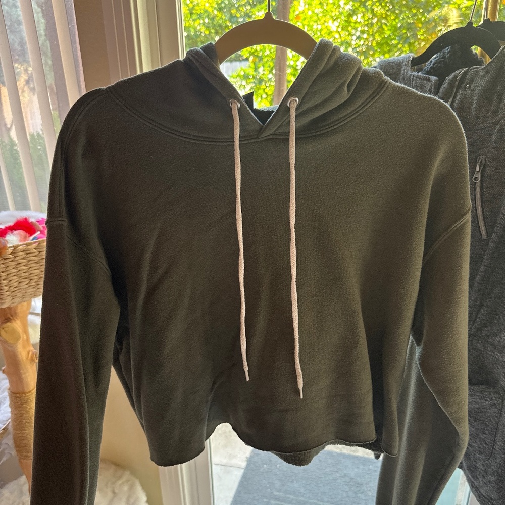 Cropped Hoodie